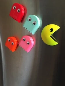 Pac-Man w/ 4pc Ghost Magnet Set - Picture 1 of 3