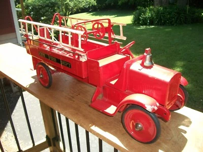 Departamento de Bomberos Steelcraft City Camión con escalera Foto 1 de 4