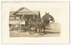 Carro de granja tirado por caballos arrastrando tierra ~ AZO RPPC foto real postal c.1910 - Imagen 1 de 2