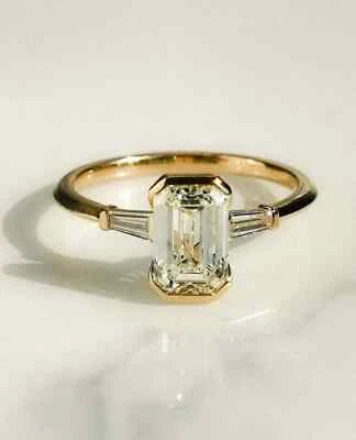 2.80TCW Emerald Cut IGI Lab Grown Diamond Three Stone Ring 14k Yellow Gold - Imagem 1 de 4