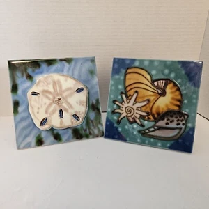 2 Azulejos de Arte Náutico Construidos Soportes 3 Conchas de Mar Y Un Dólar de Arena 6x6" Azul - Imagen 1 de 2