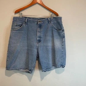 Wrangler Light Wash Relaxed Fit Denim Shorts - Picture 1 of 5
