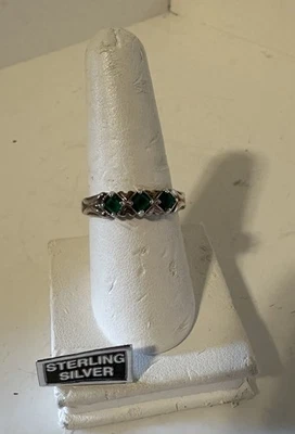 Elegante anel folheado a ouro 925 prata esterlina 3 esmeraldas (?) Feito na China - Tamanho 8 - Imagem 1 de 4