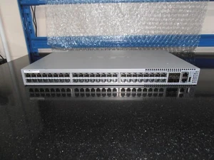 Commutateur 48 ports Gigabit Arista DCS-7010T-48 + 4 ports SFP + 10 Go - Photo 1/4