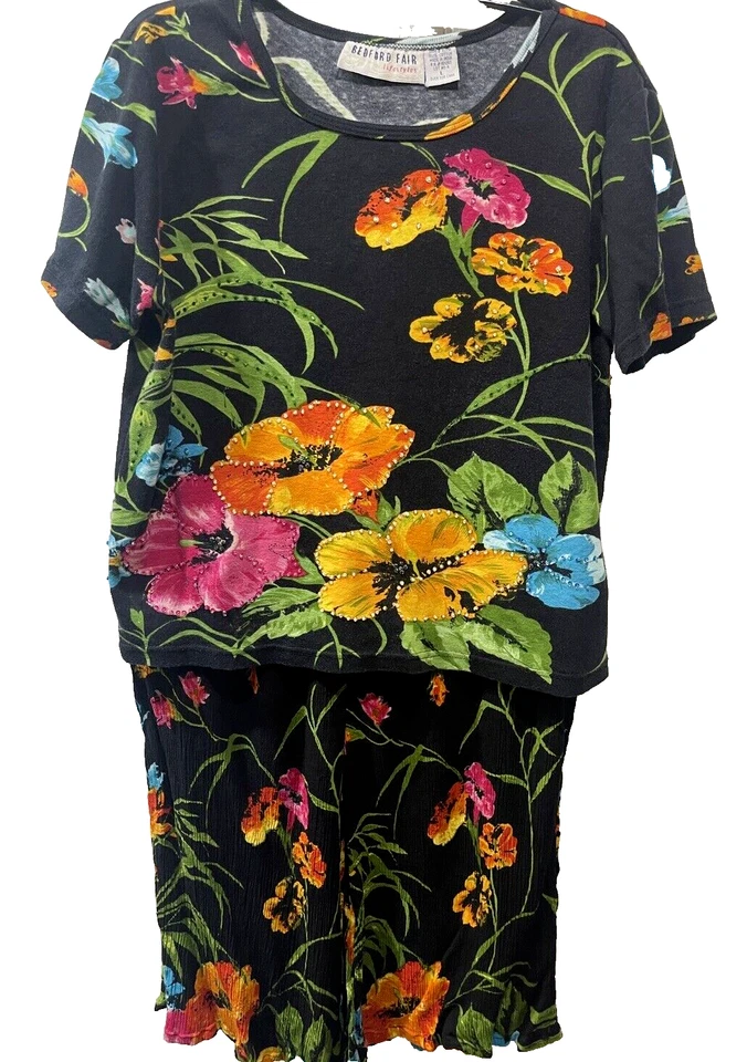 Vintage Bedford Fair Lifestyles 2 Pc Capri Set~Watercolor Floral on Black Size L - Image 1 of 4