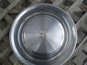 ONE 1973 73 CADILLAC CADY FLEETWOOD HUBCAP WHEEL COVER ANTIQUE VINTAGE CLASSIC - Picture 1 of 3