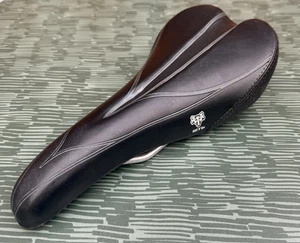 WTB Rocket V Saddle 2004 – Retro MTB Gravel Touring Seat 358g 13x26cm (A2) - Picture 1 of 7