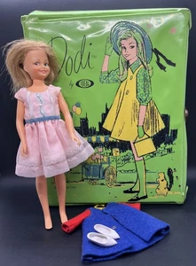 Vintage Ideal Family Dodi Puppenkoffer Kleidung Paket TLC - Bild 1 von 24
