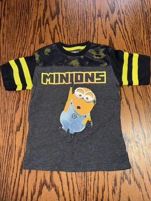 Boys XS 4/5 Minions Despicable Me Short Sleeve Black Yellow Tee Shirt - Image 1 of 4