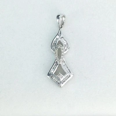 18k 白金正品钻石吊坠全新带标签 628 美元 — 第 1/3 张图片