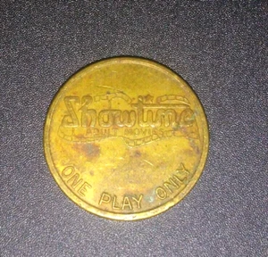 SHOWTIME ADULT MOVIES VINTAGE AMUSEMENT TOKEN-L@@K! - Picture 1 of 2