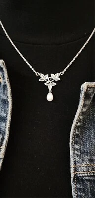 Collar de perlas y enredaderas James Avery retirado en caja y bolsa JA originales! Foto 1 de 4