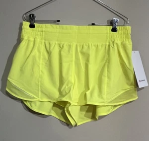 NUEVO CON ETIQUETAS Lululemon Talla 12 Hotty Hot HR Corto 2.5” *Forrado ELLE Eléctrico Amarillo $68 - Imagen 1 de 3