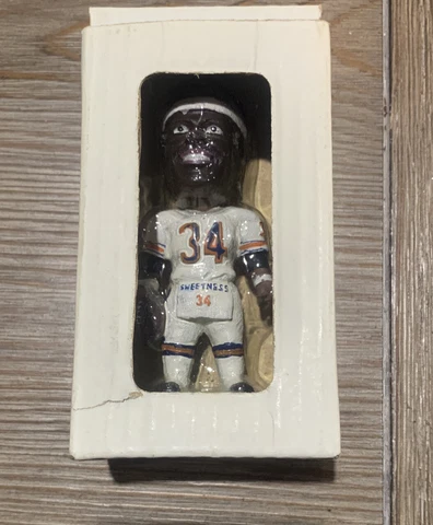 NIB 3.5" WALTER PAYTON CHICAGO BEARS SWEETNESS BOBBLEHEAD DREAMS LIMITED EDITION Cover