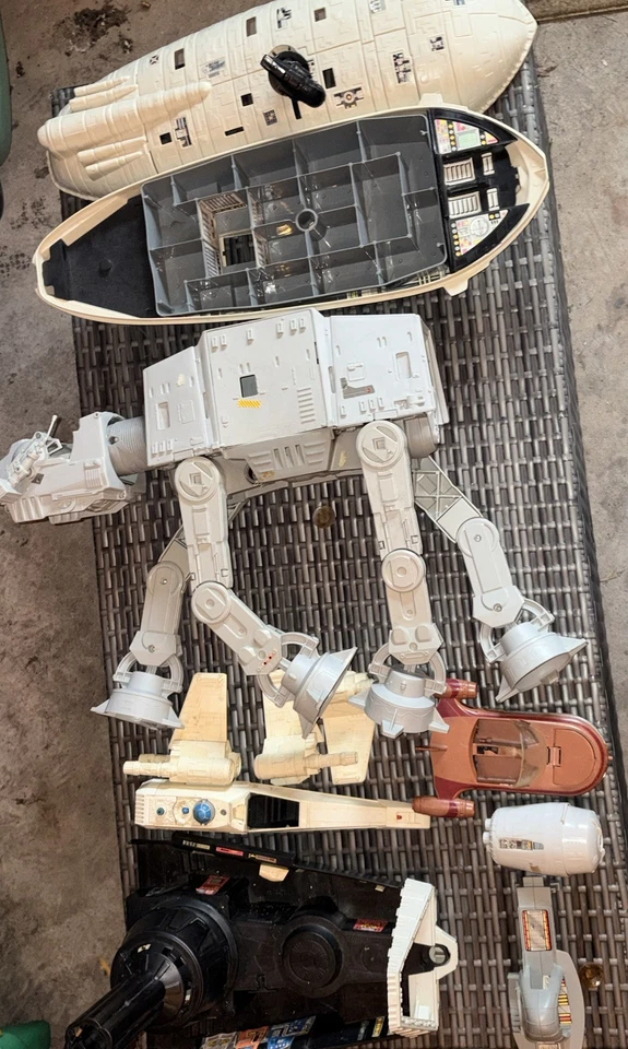 VINTAGE KENNER STAR WARS VEHICLE & PLAYSET LOT (7) GREAT FOR COLLECTION & PARTS - Image 1 of 4