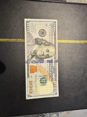 100$ 2017A Unique Serial Number Pe11114911C - Image 1 of 3