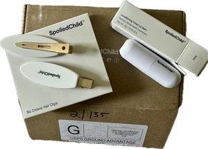Bálsamo labial acondicionador tintado SPOILED CHILD “CIRUELA” 4 g y sin pliegues pinzas para el cabello nuevo en caja - Imagen 1 de 1