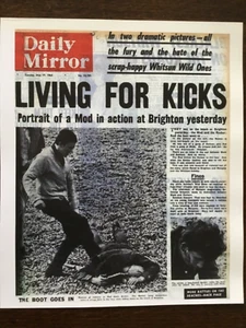 KLEINES POSTER/ZEITUNGSSEITE (8,5”x 7”) 1964 MODS & ROCKER KÄMPFEN IN BRIGHTON arm - Bild 1 von 7