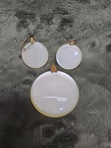 Vintage Anhänger und Ohrring Set cremeweiß und goldfarben wunderschön - Bild 1 von 6