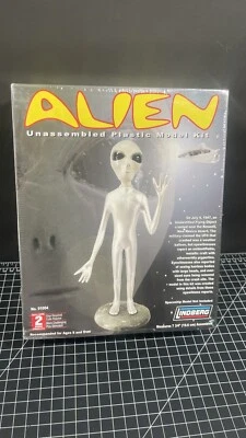 New Lindberg Alien Plastic Model Kit 2006 Close Encounters Roswell UFO  - Image 1 of 4