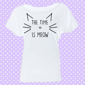 T-shirt The time is Meow, gatto, funny cat, ampio scollo e spalla scoperta