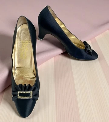 Ferragamo Negro Seda Satén Zapatos de salón Tacones Zapatos de noche Italia Vintage Años 80 9 B Mujeres Foto 1 de 4