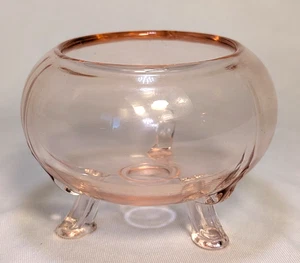 Vintage Greek key Rose Bowl tri footed pink depression glass dish pretty - Picture 1 of 6