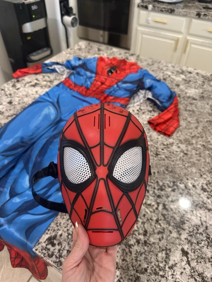 Disfraz de Spider-Man Disney Marvel con máscara parlante. Nuevo nunca usado. Talla M Foto 1 de 4