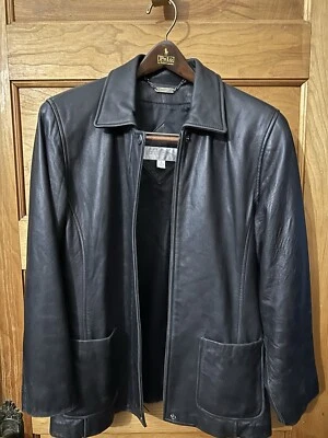 Chaqueta Liz Claiborne.   Cremallera completa de cuero negro talla pequeña Foto 1 de 4