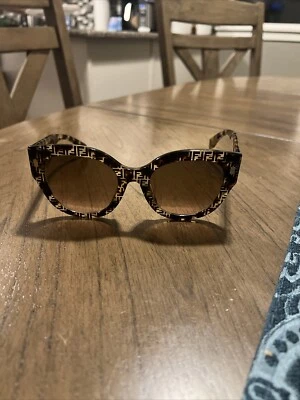 Óculos de sol feminino Fendi Roma acetato FF0452FS preto/cinza lentes sombreadas 53 mm - Imagem 1 de 4