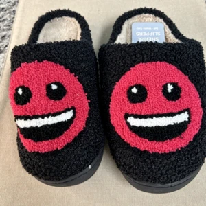 Smiley Face Women's Black & Pink Fluffy Warm No-Slip Lounge Slippers - S - 5-6 - Picture 1 of 3