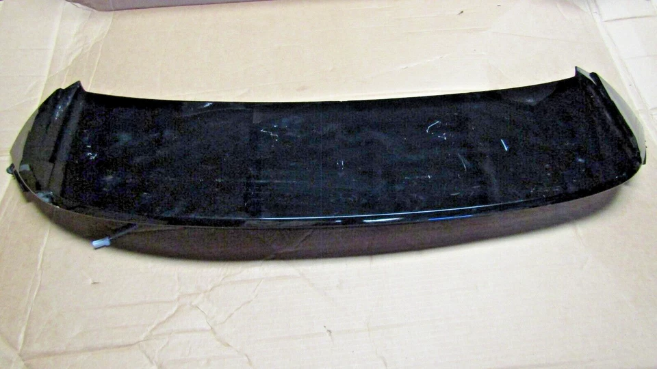 Mazda CX-30 2020-2023 maletero trasero puerta levadiza puerta trasera techo superior alerón lámpara blanca Foto 1 de 4