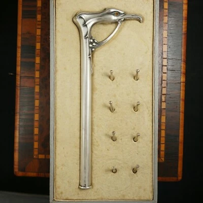 Sombrilla de vestir Art Nouveau plateada mango de bastón, alas de murciélago águila, ojos de vidrio Foto 1 de 4