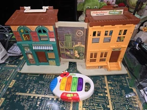 Fisher Price 1974 Sesame Street Play Casa Familiar Edificio con Juego de Juguete-Chip-LEER - Imagen 1 de 24