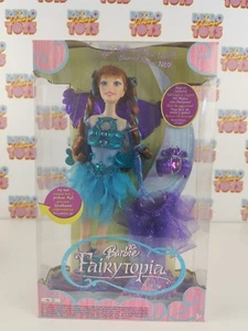 BARBIE FAIRYTOPIA MATTEL JEWELIA NO CRYSTAL 2005 DOLL NEW FEE BLUE GLOW DARK - Foto 1 di 8