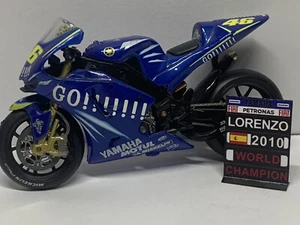 PIT BOARD MotoGP (VARIAS ESCALAS) / Jorge Lorenzo (Yamaha) /World Champion 2010 - Imagen 1 de 3