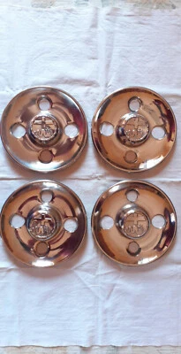 SERIE 4 COPPE BORCHIE RUOTA CROMATE ALFA ROMEO GIULIA 1300 - 1600 USATO - Imagem 1 de 4