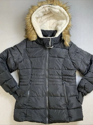 Abrigo Madden Girl para mujer talla grande negro ribete de piel sintética chaqueta de invierno con capucha” Foto 1 de 4