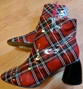 Betsey Johnson Regie Red Tartan Plaid Boots Booties Sz 7 Wet Look Chunky Heel - Picture 1 of 8