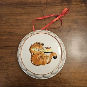 Vintage Enesco Garfield Cake Ceramic Plate/Dish 1981 Wall Hanging Jim Davis - Picture 1 of 2