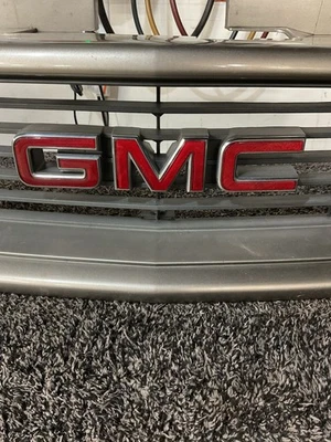 Parrilla delantera 1998-2004 para GMC Sonoma y Jimmy (gris/plateado) Foto 1 de 4