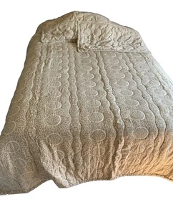 Southern Living King Comforter Tan & White Print Lightly Quilted + 2 King Shams - Picture 1 of 7