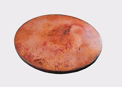 Mesa redonda mexicana de cobre martillada a mano 54 pulgadas pátina natural Foto 1 de 3