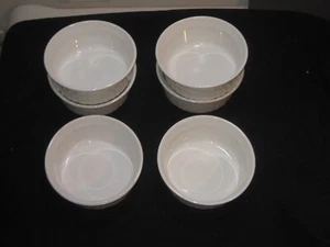 Four (4 Corning Ware French White 2 cup Round Baking Dishes  16 oz. 473 ml  USA. - Picture 1 of 2