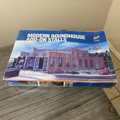 Walthers 933-2901 Modern Roundhouse Addition, 3 Add-On Stalls, Kit, HO Scale - Image 1 of 4