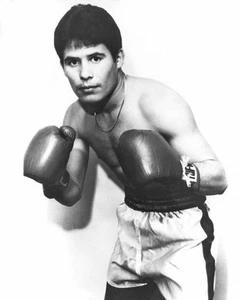 Lightweight Boxing Champion JULIO CESAR CHAVEZ Glossy 8x10 Photo Print Poster - Picture 1 of 1