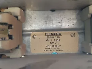 Siemens 3NH8-220; 3NH8220; 3NH 8 220;3 NH8 220; 3NH8 220 Gr 1 250A 660V ~ VDE 06362 - Bild 1 von 2