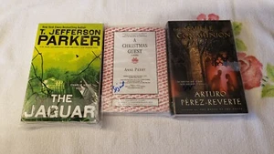 (3) - THREE SIGNED SOFTCOVER BOOKS by PEREZ-REVERTE, PARKER, & PERRY - Imagen 1 de 1