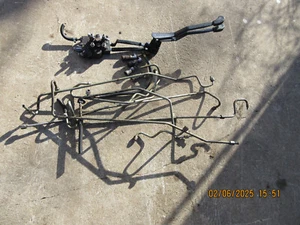 1990 JOHN DEERE 318 Lawn Tractor-Hydraulic control port, lines, quick connects - Picture 1 of 4