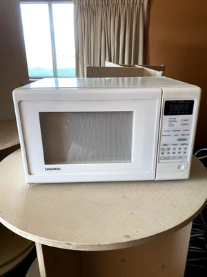 Microondas DAEWOO blanco multifunción Foto 1 de 2